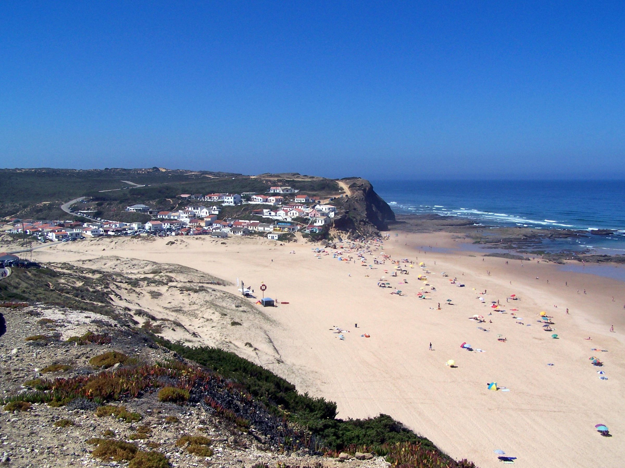 A Costa Vicentina beach at low tide